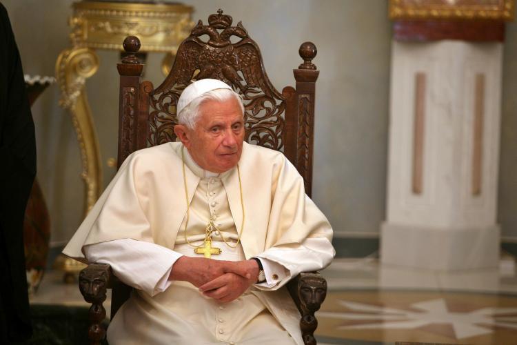 La sotana de Benedicto XVI irá a una iglesia romana