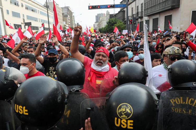 Las crisis no se resuelven suspendiendo los derechos, advierten obispos peruanos