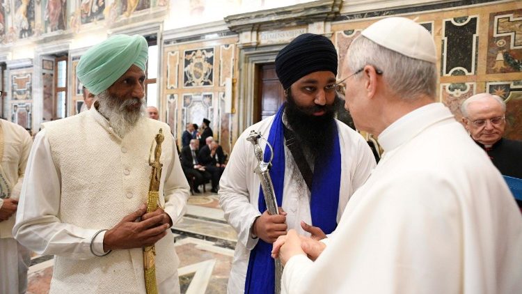León XIV a líderes religiosos: Ahora es el momento del diálogo y de construir puentes León XIV a líderes religiosos: Ahora es el momento del diálogo y de construir puentes