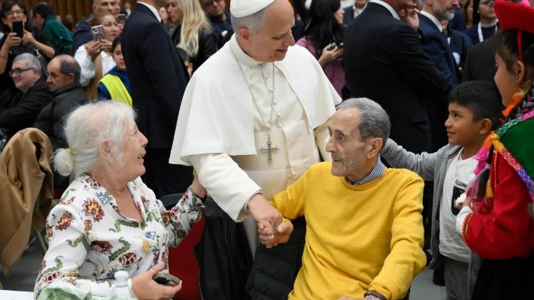 León XIV compartió un almuerzo con los pobres y recordó a quienes sufren las guerras