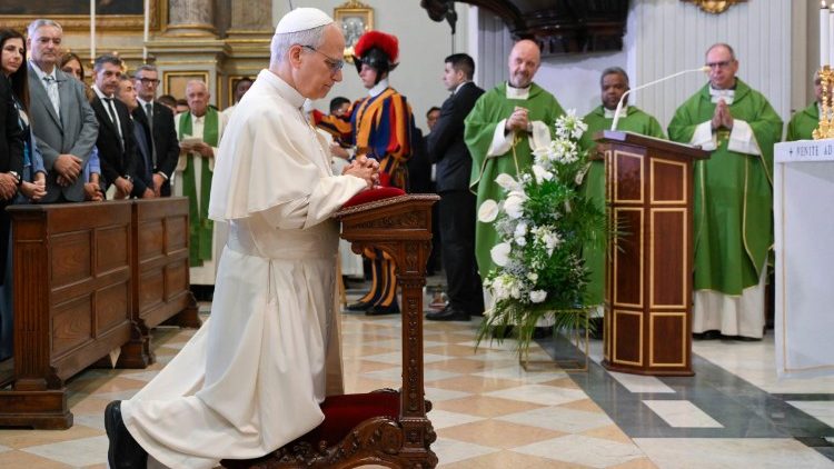 El Papa en Castel Gandolfo: 'Se necesita una revolución del amor' El Papa en Castel Gandolfo: 'Se necesita una revolución del amor'