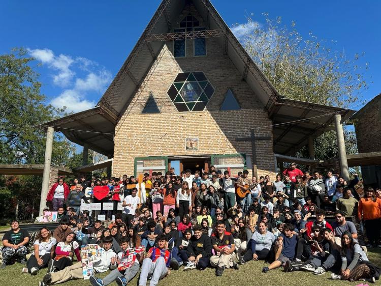 Lomas de Zamora: jóvenes de diversos movimientos participaron de la Pascua Joven Lomas de Zamora: jóvenes de diversos movimientos participaron de la Pascua Joven