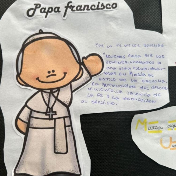 Los 10 años del papa Francisco, plasmados en dibujos de niños