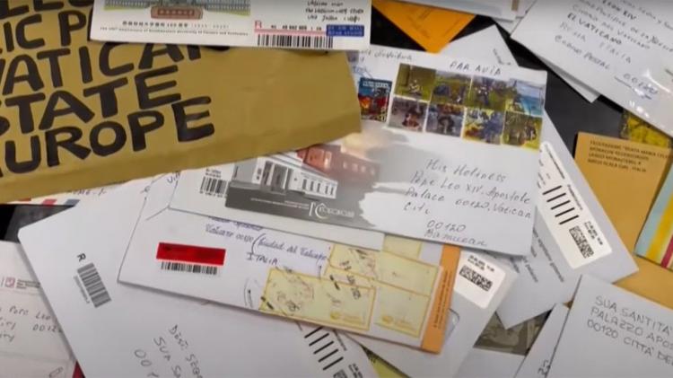 Correos italianos recibe '100 kg de cartas al día' para el Papa Correos italianos recibe '100 kg de cartas al día' para el Papa