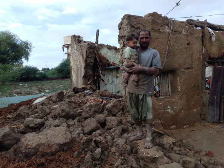 Los equipos de Cáritas junto a los damnificados por las intensas lluvias en Pakistán