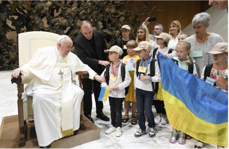 El Papa lamentó que los niños ucranianos soporten el peso de la tragedia de la guerra