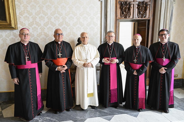 Los obispos chilenos invitaron formalmente al Papa a visitar su país Los obispos chilenos invitaron formalmente al Papa a visitar su país