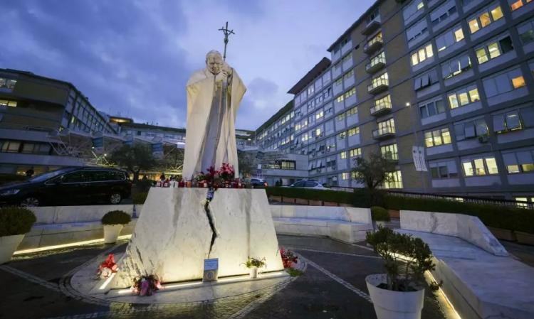 Los obispos invitan a rezar por la pronta recuperación del Papa Francisco