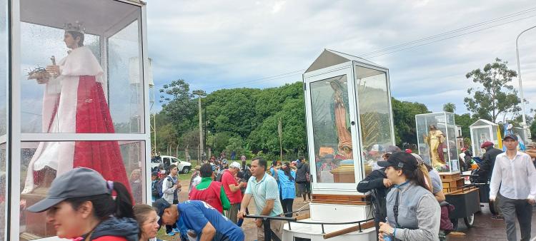 Los peregrinos de San Luis del Palmar llegaron a Itatí para honrar a la Virgen