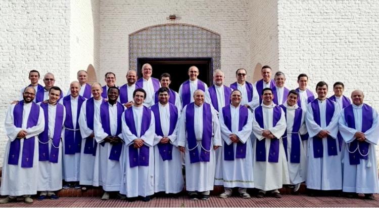 Los sacerdotes de Fasta realizan su reunión de estudio anual