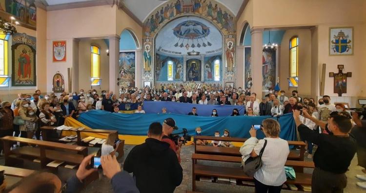 Los ucranianos argentinos oran con insistencia por la paz en su país