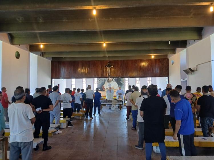 El obispo de Mar del Plata llevó el mensaje de Navidad a unidades penitenciarias