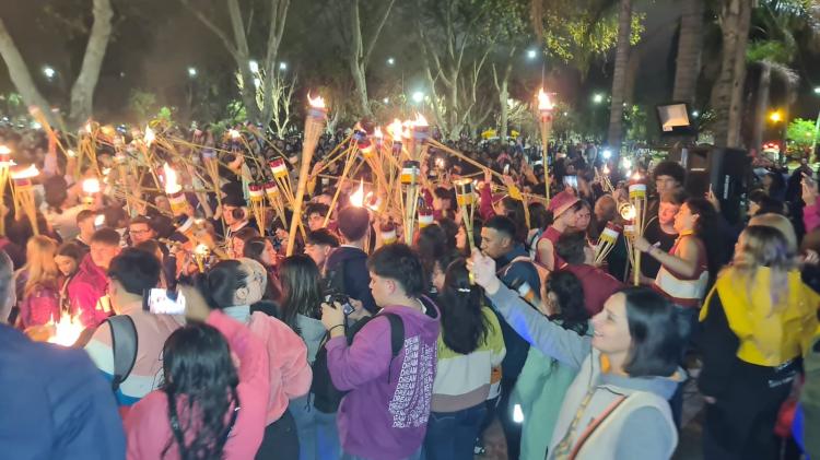 Más de 500 jóvenes participaron de la bendición de las antorchas en Colón