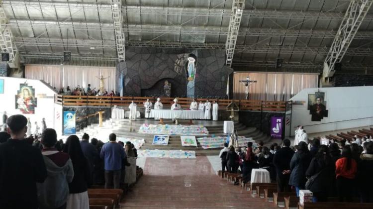 Más de mil estudiantes peregrinaron y participaron de la Eucaristía por la Paz