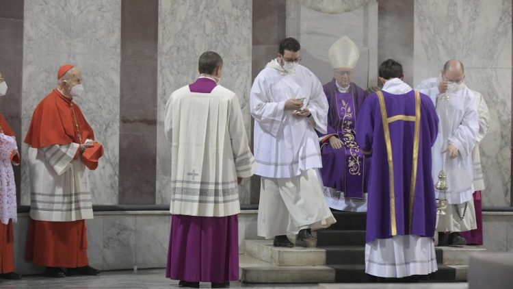Miércoles de Ceniza: El Papa imploró a Dios la paz que los hombres no pueden construir