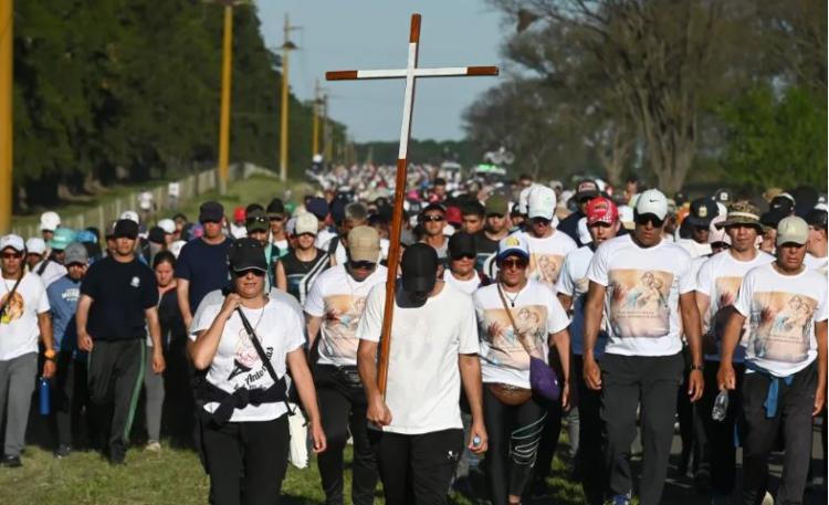 Miles de fieles participaron de la 42º edición de la Peregrinación de los Pueblos