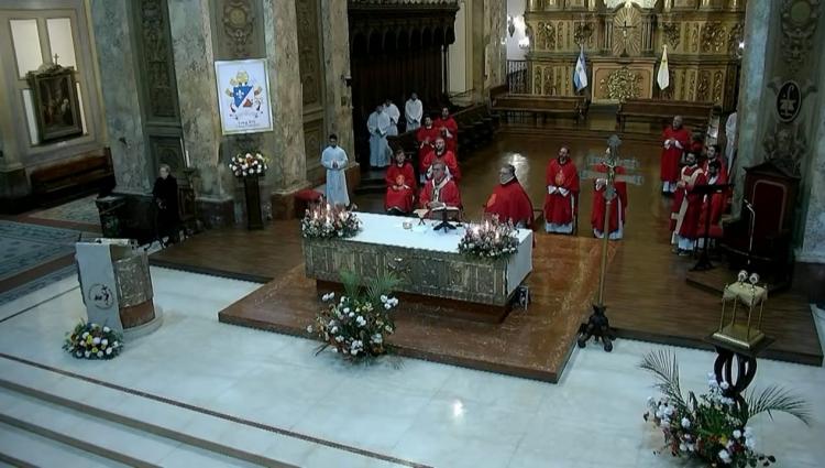 Misa por el Día del Pontífice: recuerdan a Francisco y rezan por León XIV