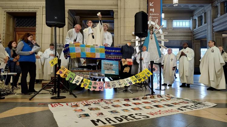 Misa por una sociedad sin esclavos ni excluidos en la estación Constitución Misa por una sociedad sin esclavos ni excluidos en la estación Constitución