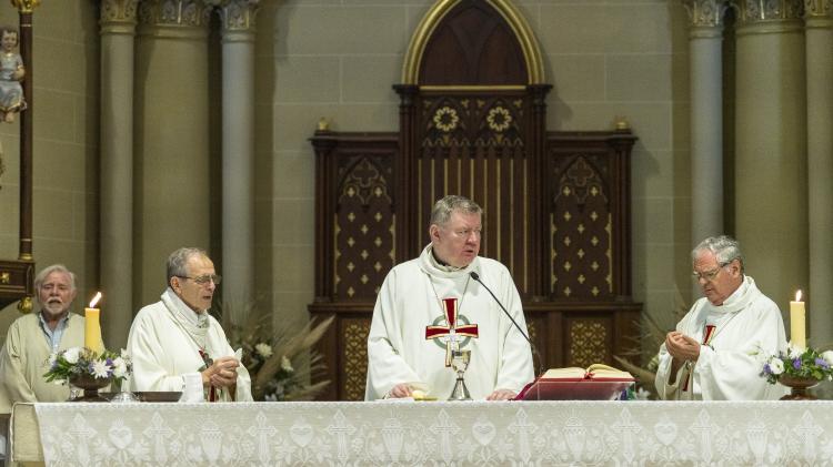 Mons. Adamczyk: "Si queremos renovar nuestra fe y compromiso con Jesucristo, María puede ayudarnos"