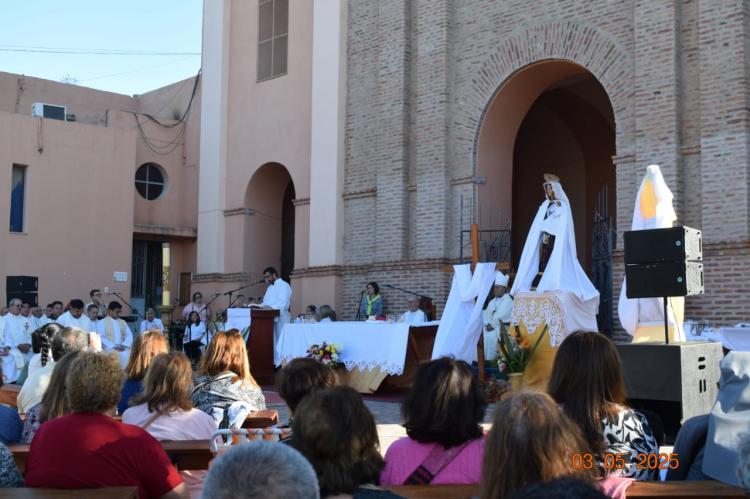 Mons. Araya: 'Admiramos lo que Dios ha mostrado de sí mismo a través de Francisco' Mons. Araya: 'Admiramos lo que Dios ha mostrado de sí mismo a través de Francisco'