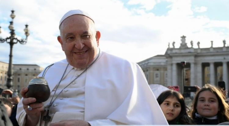 Mons. Bochatey anima a enviarle al Papa 'un abrazo de oración'