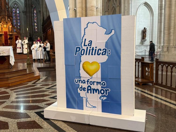 Mons. Carrara: 'Diálogo entre la política y la economía al servicio del bien común' Mons. Carrara: 'Diálogo entre la política y la economía al servicio del bien común'