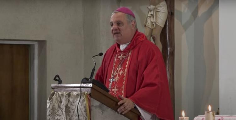 Mons. Colombo: 'La Iglesia nace en todo el misterio pascual'