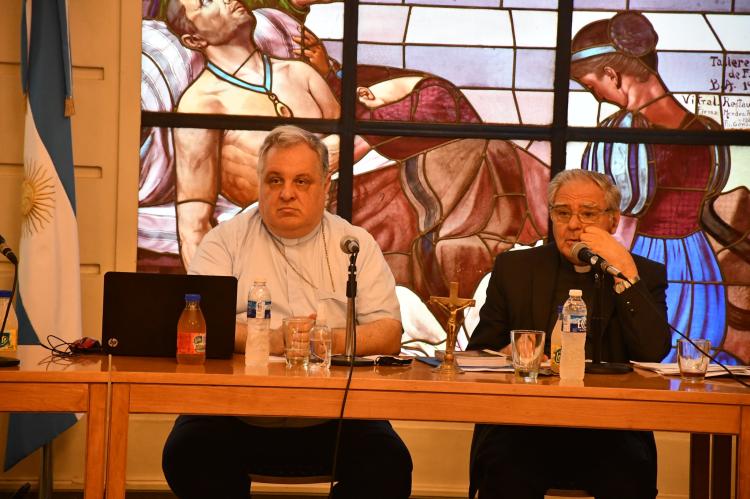 Mons. Colombo: Más que nunca, queremos ser una Iglesia que dice "presente"
