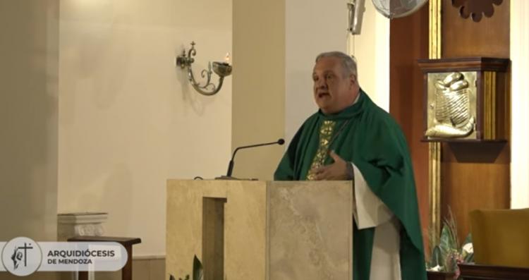 Mons. Colombo: 'Recibamos siempre al Pan de Vida con amor y con respeto'