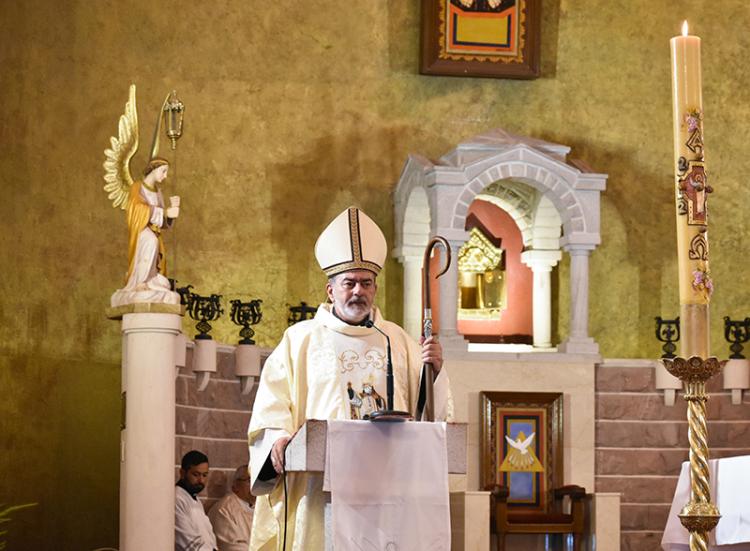 Mons. Domínguez: "Abrirse a la novedad de Dios es hacer Pascua en nuestro corazón"