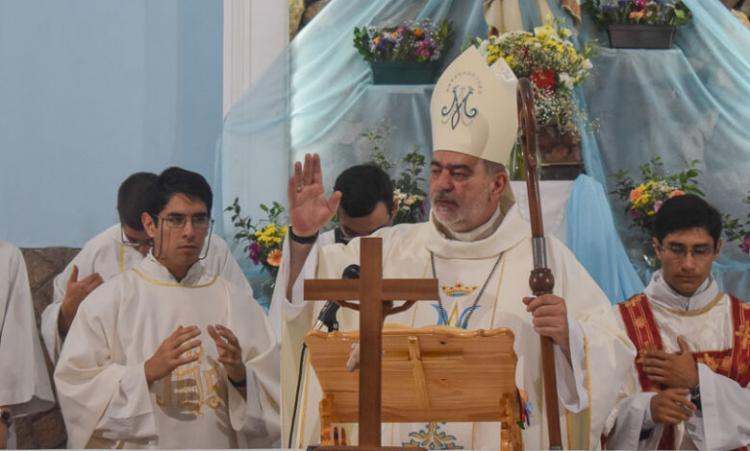 Mons. Domínguez: "Pongamos nuestras vidas en los pies de María de Lourdes"