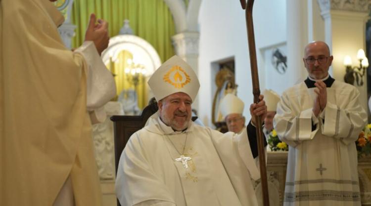 Mons. Ernesto Fernández fue consagrado obispo: 'Soy lo que soy por gracia de Dios'