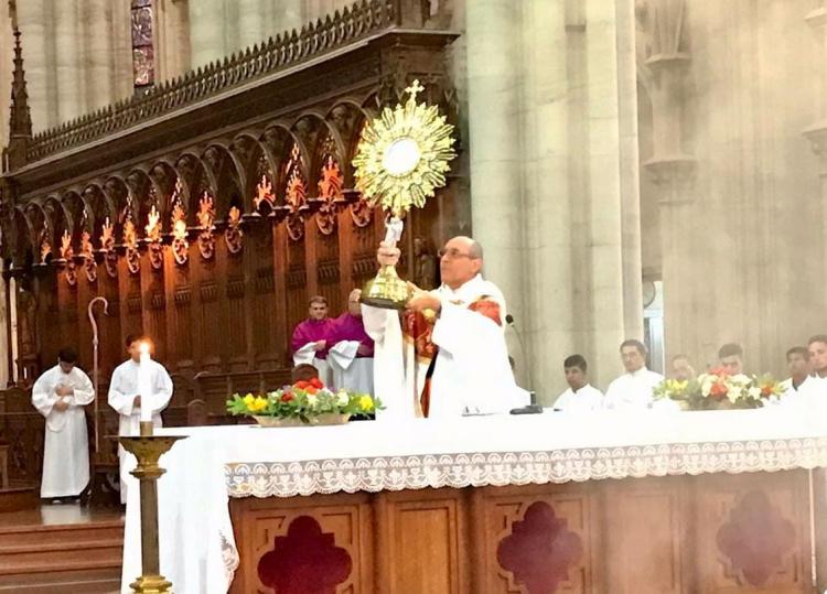 "La Eucaristía es sacramento de unidad y sólo se puede celebrar en comunión"
