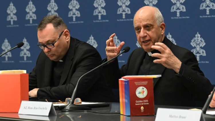 Mons. Fisichella: se esperan unos 32 millones de peregrinos para el Jubileo de 2025
