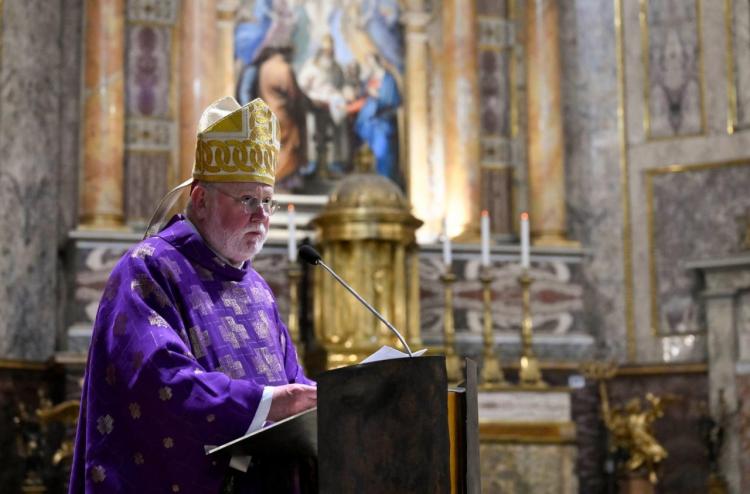 Mons. Gallagher: en su fragilidad, el Papa permanece al servicio de la humanidad Mons. Gallagher: en su fragilidad, el Papa permanece al servicio de la humanidad