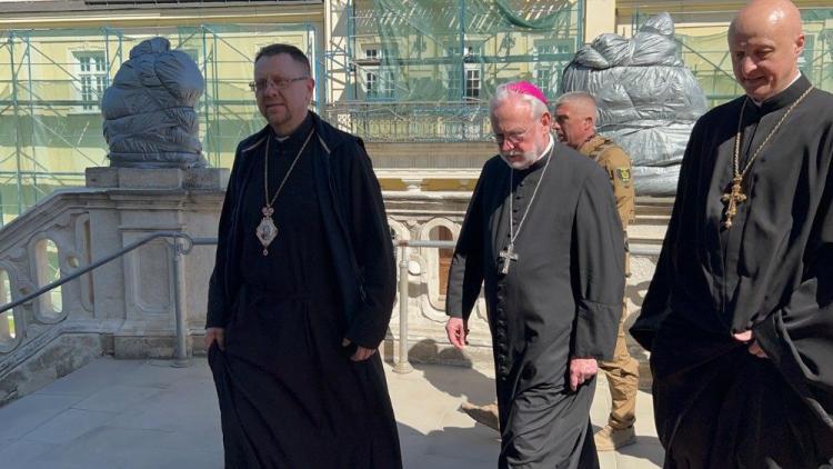 Mons. Gallagher en Ucrania: "Sigan siendo valientes y fuertes, su país se levantará de nuevo"
