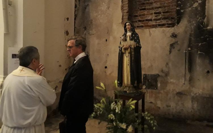 Mons. García Cuerva animó a la esperanza tras el incendio en Santa Catalina de Siena