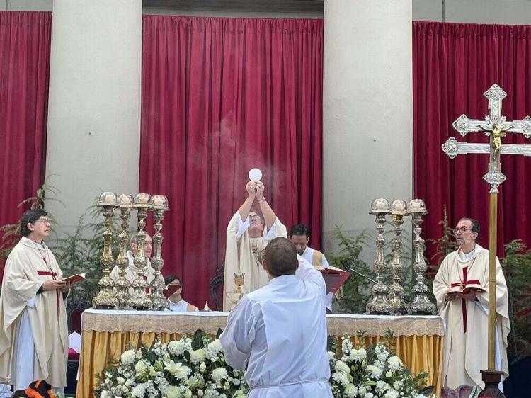 Mons. García Cuerva, en Corpus: 'La Eucaristía es comida con sabor a todos'