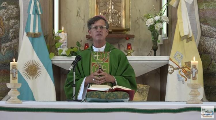 Mons. García Cuerva: "María no se queda mirando su copa vacía"