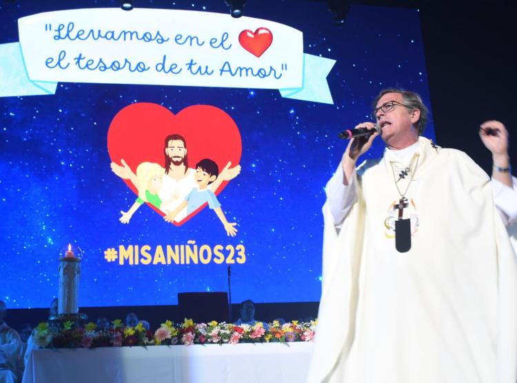 Mons. García Cuerva se encuentra con los niños y los anima a cuidar tres 'tesoros'
