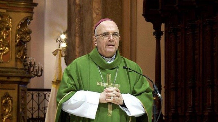 Mons. Giobando: 'Nos sentamos juntos como expresión de cercanía comunitaria' Mons. Giobando: 'Nos sentamos juntos como expresión de cercanía comunitaria'