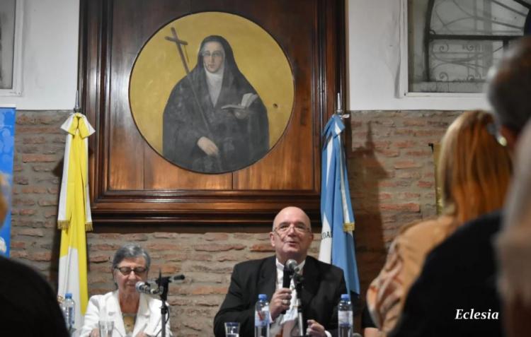Mons. Giobando presentó su libro sobre Mama Antula en la Santa Casa