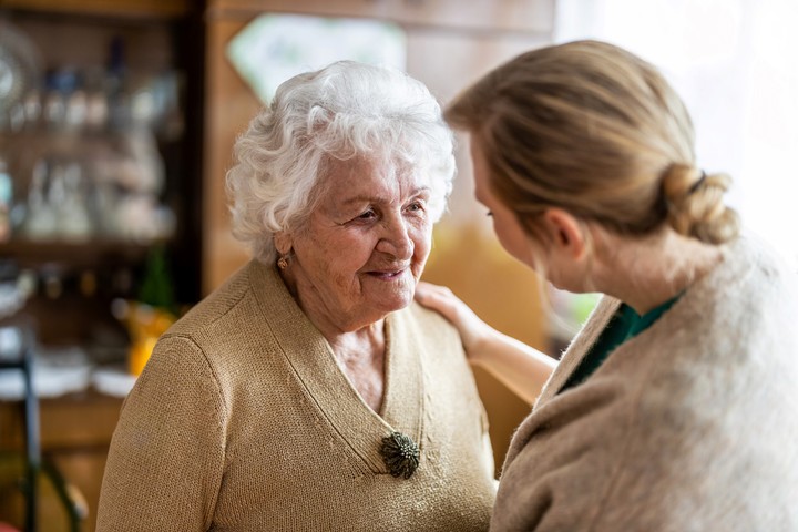 Mons. Jofré: 'Honremos a nuestros abuelos, bisabuelos y adultos mayores'