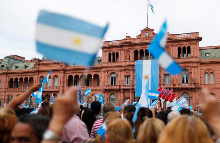 Mons. Lozano: 'Cuidemos a la democracia de la polilla'