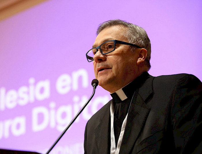 Mons. Lucio Ruiz: 'La comunicación es la esencia de la actividad de la Iglesia'