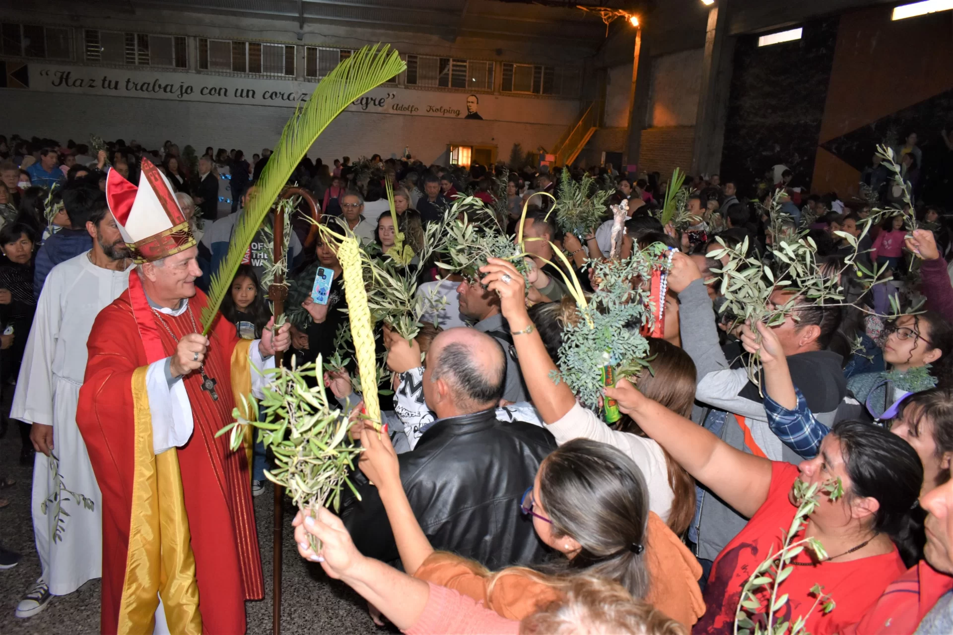 Mons. Lugones: 'En Semana Santa, entregarle al Señor nuestras ataduras y rengueras'