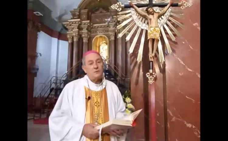 Mons. Lugones: "Jesús sigue resucitando y dando vida nueva a todos"