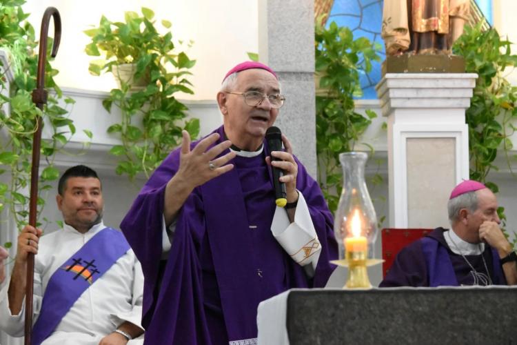 Mons. Luis Fernández celebra sus bodas de oro sacerdotales Mons. Luis Fernández celebra sus bodas de oro sacerdotales