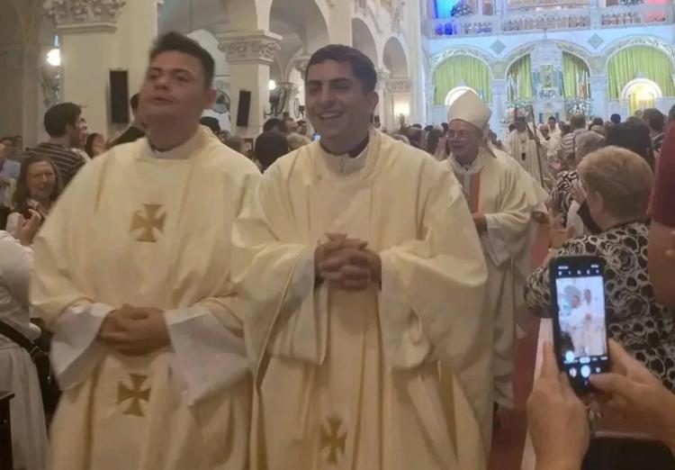 Mons. Martín alentó a los nuevos sacerdotes a ser 'misioneros apasionados'