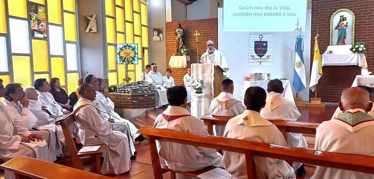 Mons. Medina, en la misa crismal: 'Quien nos dio la Vida, nos enseñó también a orar'